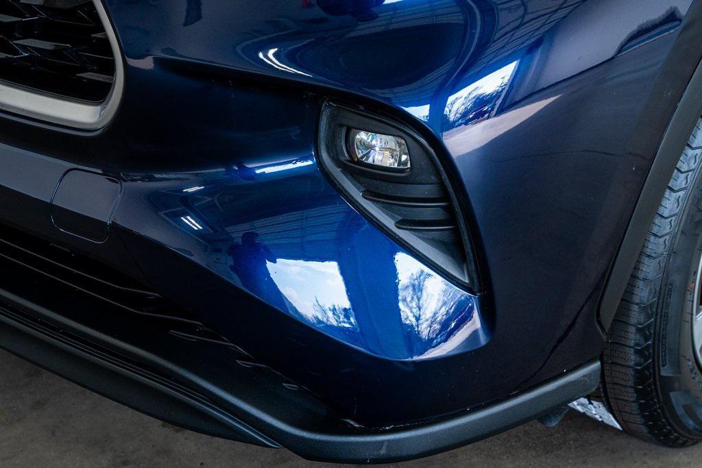 used 2021 Toyota Highlander car, priced at $27,999