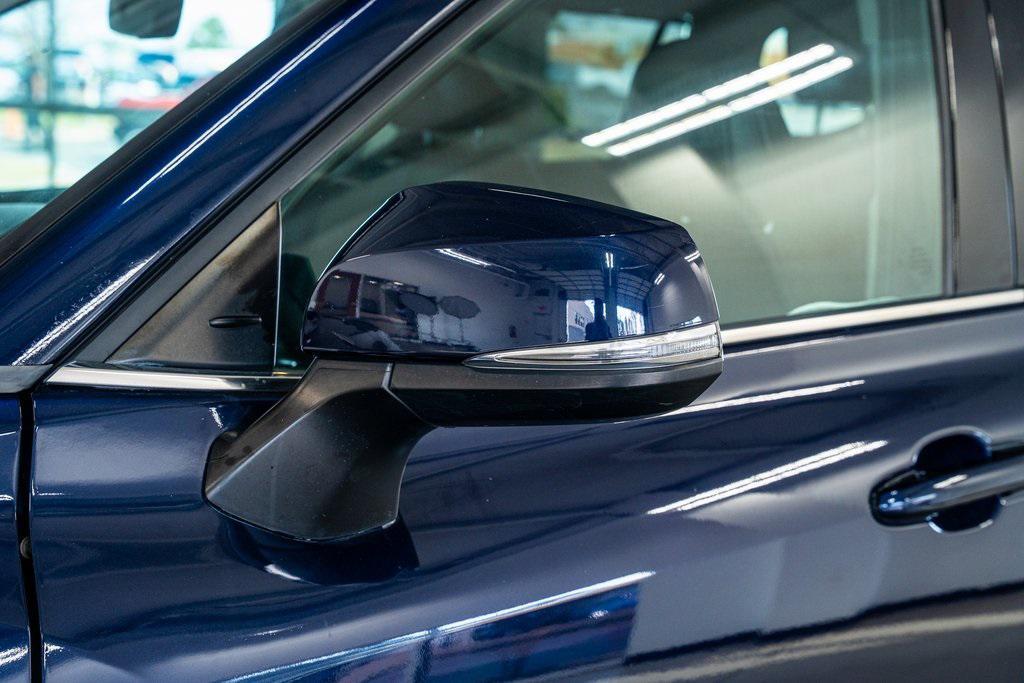 used 2021 Toyota Highlander car, priced at $27,999