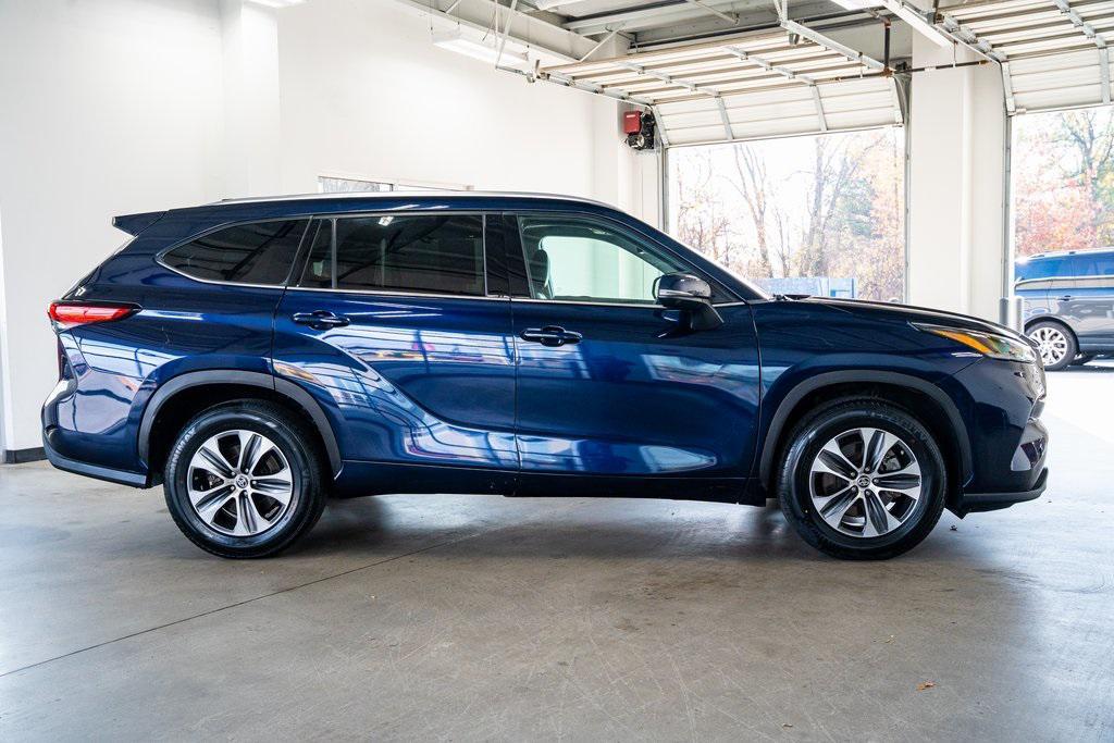 used 2021 Toyota Highlander car, priced at $27,999
