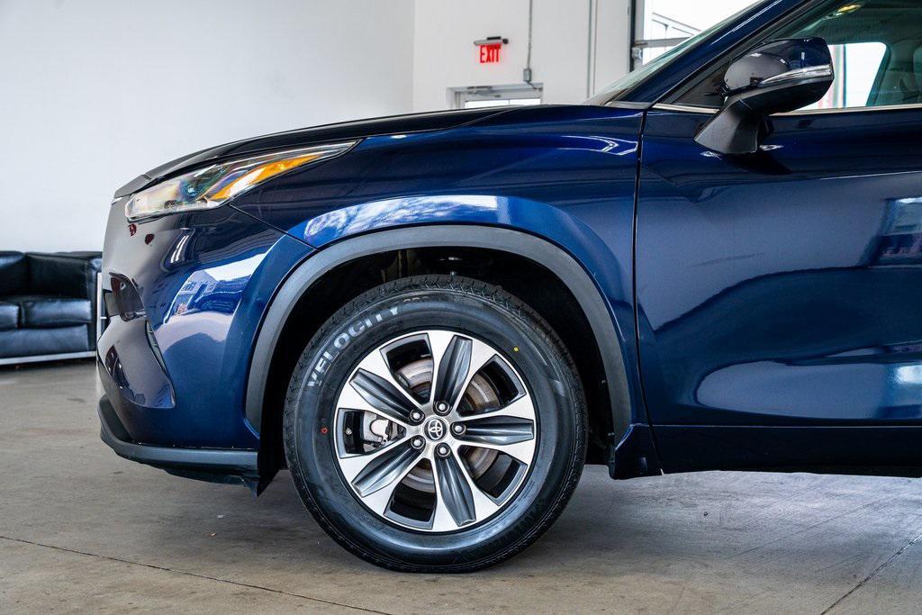 used 2021 Toyota Highlander car, priced at $27,999