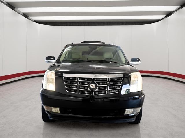 used 2007 Cadillac Escalade ESV car, priced at $14,999