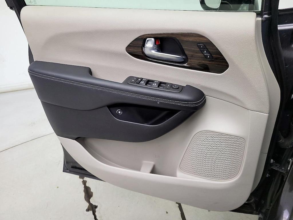 used 2023 Chrysler Pacifica Hybrid car, priced at $31,998