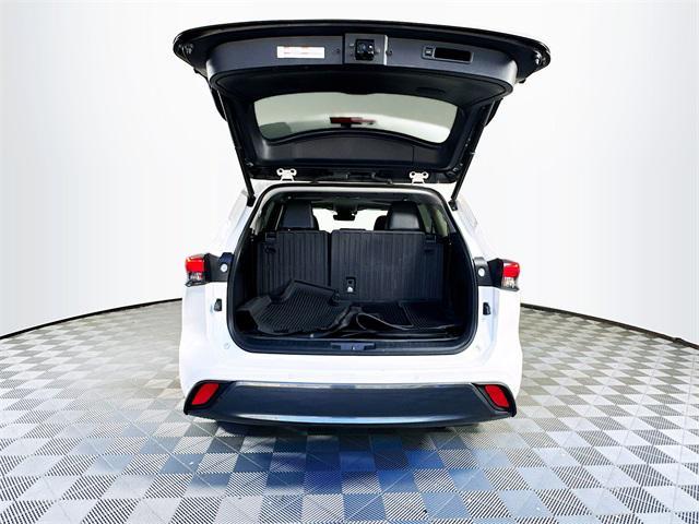 used 2021 Toyota Highlander Hybrid car, priced at $30,739