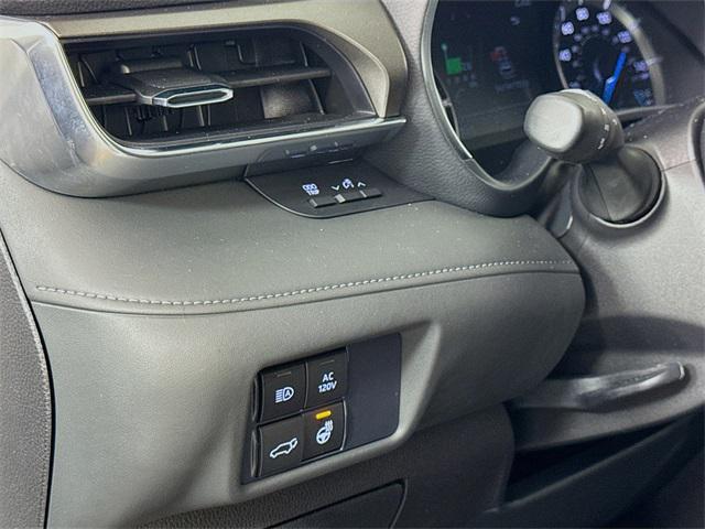 used 2021 Toyota Highlander Hybrid car, priced at $30,739