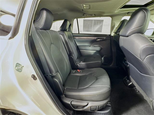 used 2021 Toyota Highlander Hybrid car, priced at $30,739