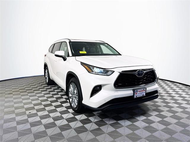 used 2021 Toyota Highlander Hybrid car, priced at $30,739
