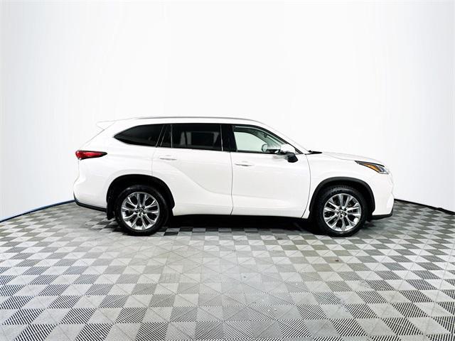 used 2021 Toyota Highlander Hybrid car, priced at $30,739