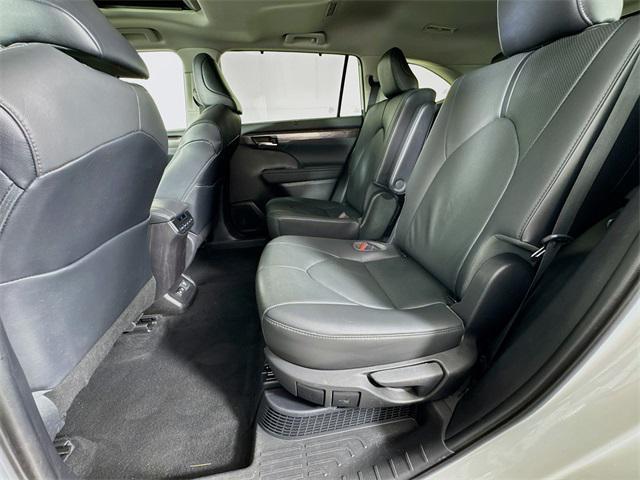 used 2021 Toyota Highlander Hybrid car, priced at $30,739