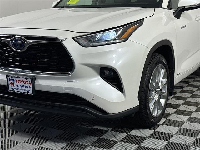 used 2021 Toyota Highlander Hybrid car, priced at $30,739