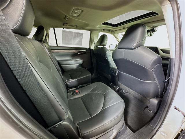 used 2021 Toyota Highlander Hybrid car, priced at $30,739