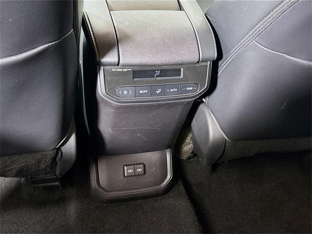 used 2023 Toyota Highlander car, priced at $39,999