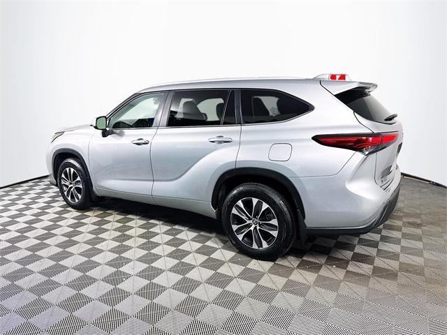 used 2023 Toyota Highlander car, priced at $39,999