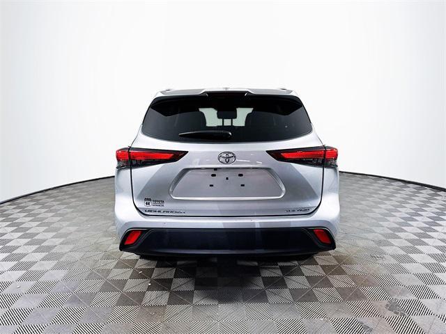 used 2023 Toyota Highlander car, priced at $39,999
