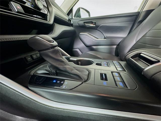 used 2021 Toyota Highlander car, priced at $33,299