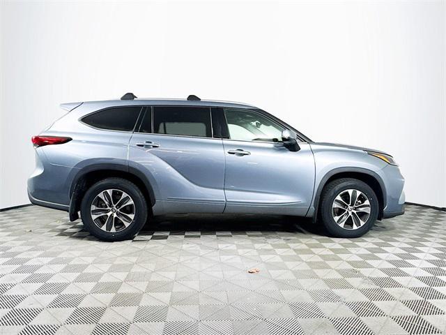 used 2021 Toyota Highlander car, priced at $33,299
