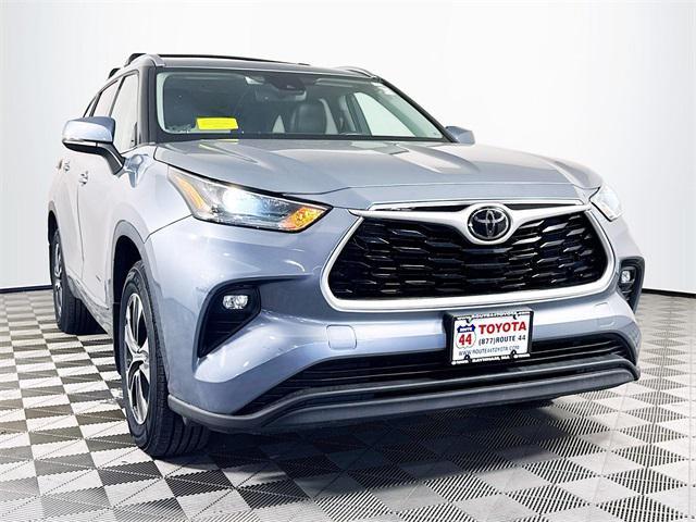 used 2021 Toyota Highlander car, priced at $33,299