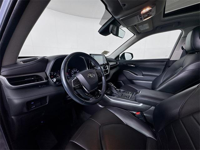 used 2021 Toyota Highlander car, priced at $33,299