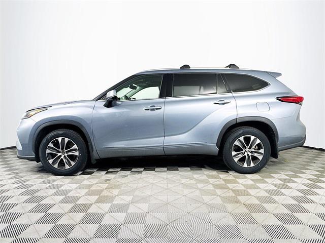 used 2021 Toyota Highlander car, priced at $33,299