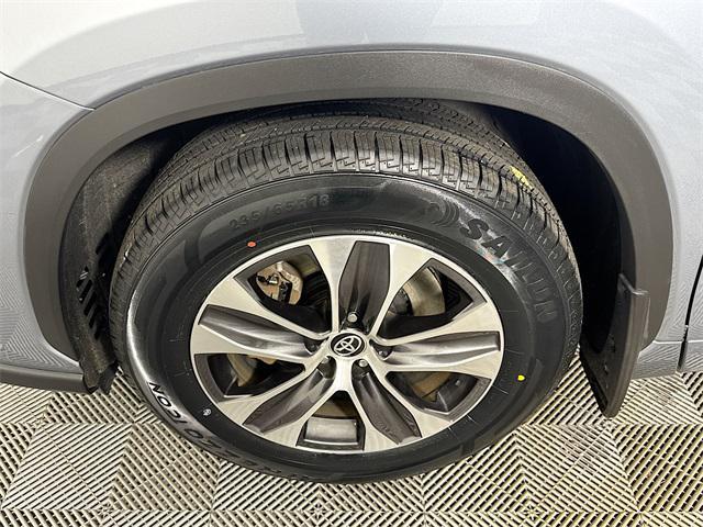 used 2021 Toyota Highlander car, priced at $33,299