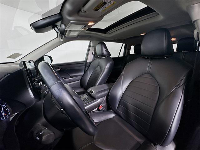 used 2021 Toyota Highlander car, priced at $33,299