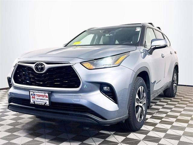 used 2021 Toyota Highlander car, priced at $33,299