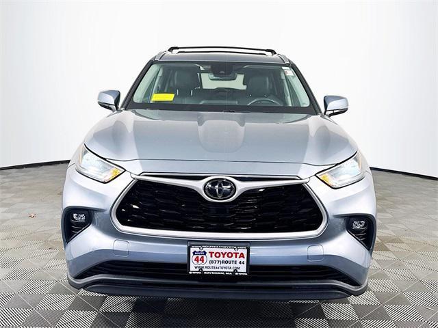 used 2021 Toyota Highlander car, priced at $33,299