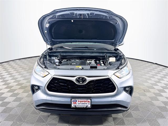 used 2021 Toyota Highlander car, priced at $33,299