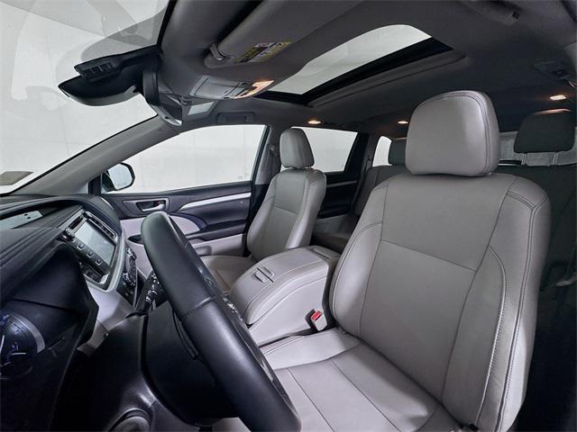 used 2017 Toyota Highlander Hybrid car, priced at $24,299