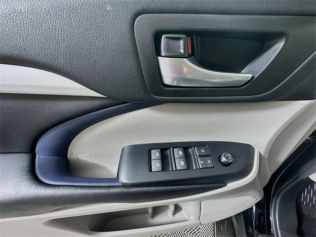 used 2017 Toyota Highlander Hybrid car, priced at $24,299