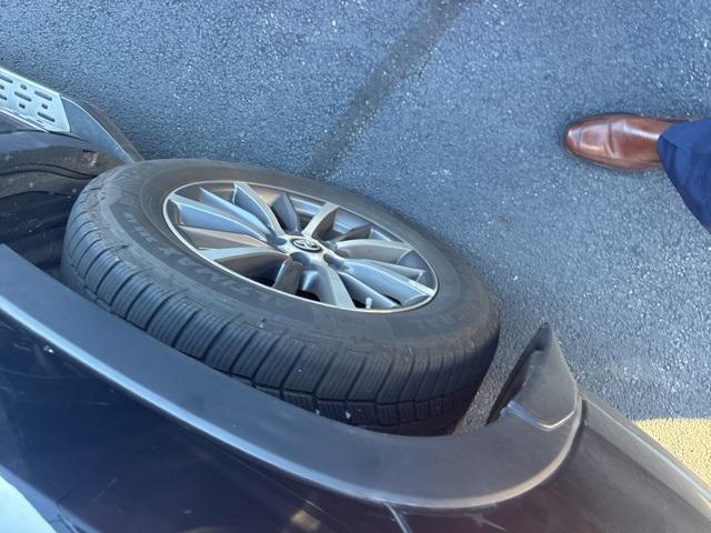 used 2017 Toyota Highlander Hybrid car, priced at $25,257