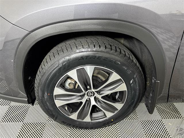 used 2022 Toyota Highlander car, priced at $37,259
