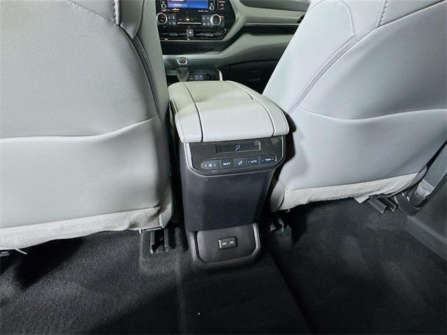 used 2022 Toyota Highlander car, priced at $37,259