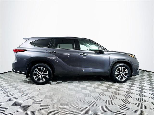 used 2022 Toyota Highlander car, priced at $37,259