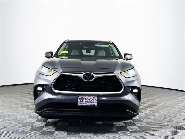 used 2022 Toyota Highlander car, priced at $37,259