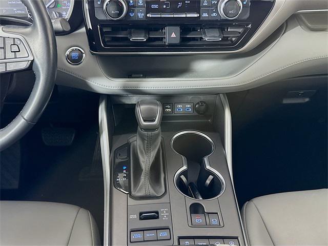 used 2022 Toyota Highlander car, priced at $37,259