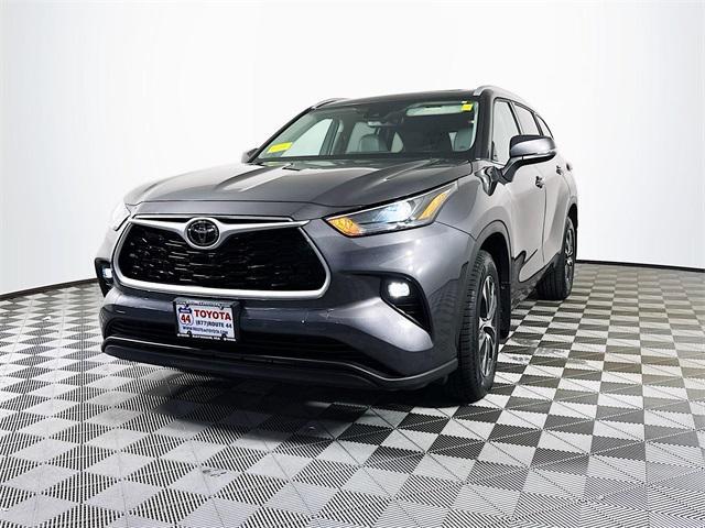 used 2022 Toyota Highlander car, priced at $37,259