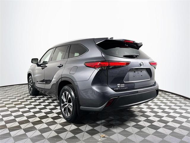 used 2022 Toyota Highlander car, priced at $37,259