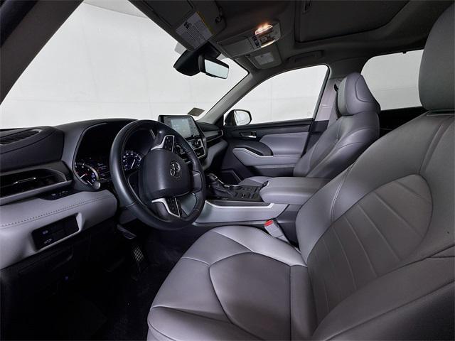 used 2022 Toyota Highlander car, priced at $37,259