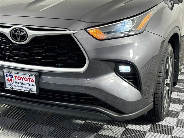 used 2022 Toyota Highlander car, priced at $37,259