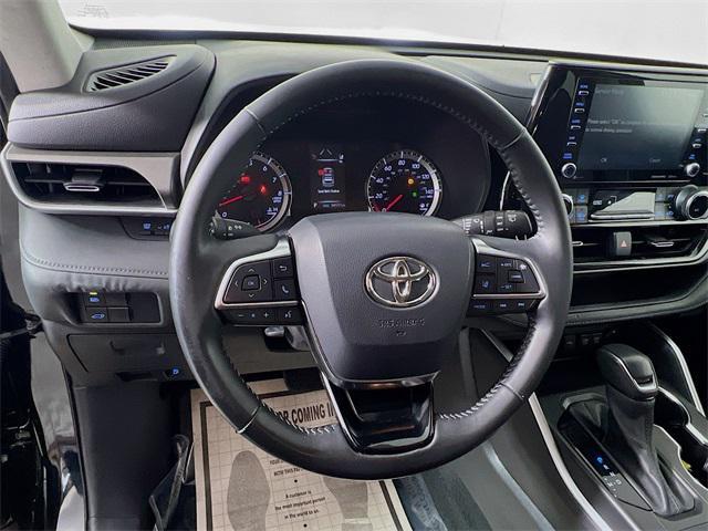 used 2021 Toyota Highlander car, priced at $32,999