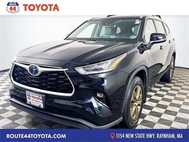used 2022 Toyota Highlander Hybrid car, priced at $31,499