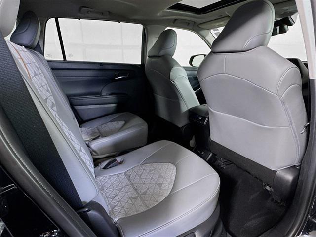 used 2022 Toyota Highlander Hybrid car, priced at $31,499