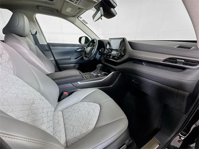 used 2022 Toyota Highlander Hybrid car, priced at $31,499