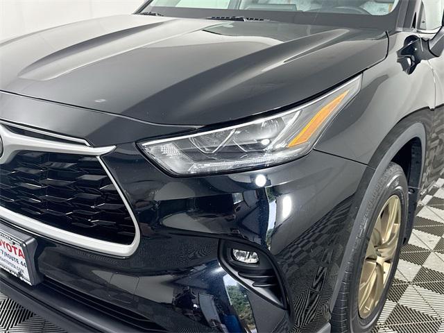 used 2022 Toyota Highlander Hybrid car, priced at $31,499
