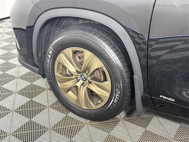 used 2022 Toyota Highlander Hybrid car, priced at $31,499