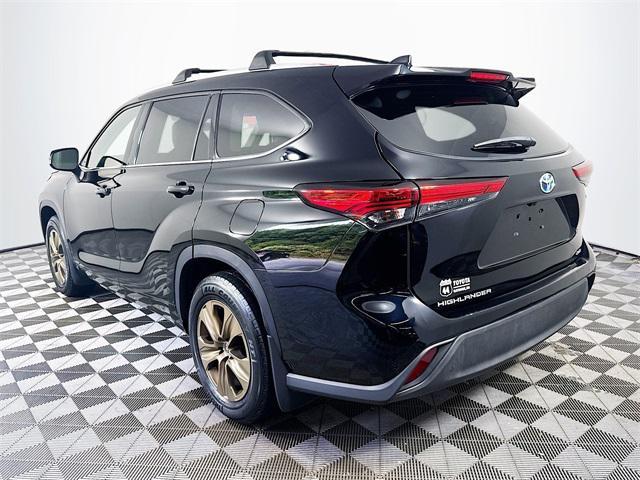 used 2022 Toyota Highlander Hybrid car, priced at $31,499