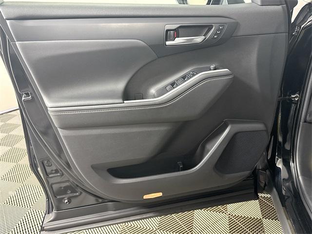used 2022 Toyota Highlander Hybrid car, priced at $31,499