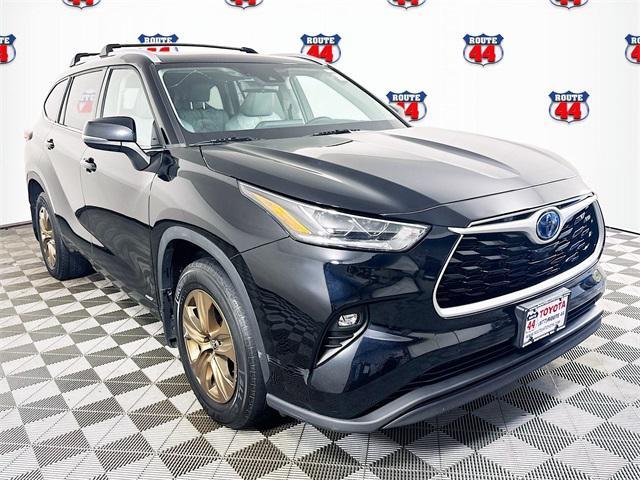used 2022 Toyota Highlander Hybrid car, priced at $31,499