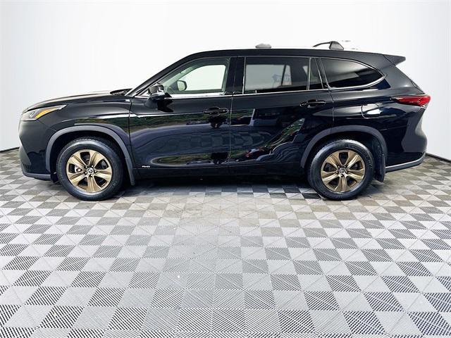 used 2022 Toyota Highlander Hybrid car, priced at $31,499