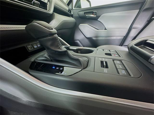 new 2026 Toyota Highlander car, priced at $49,087